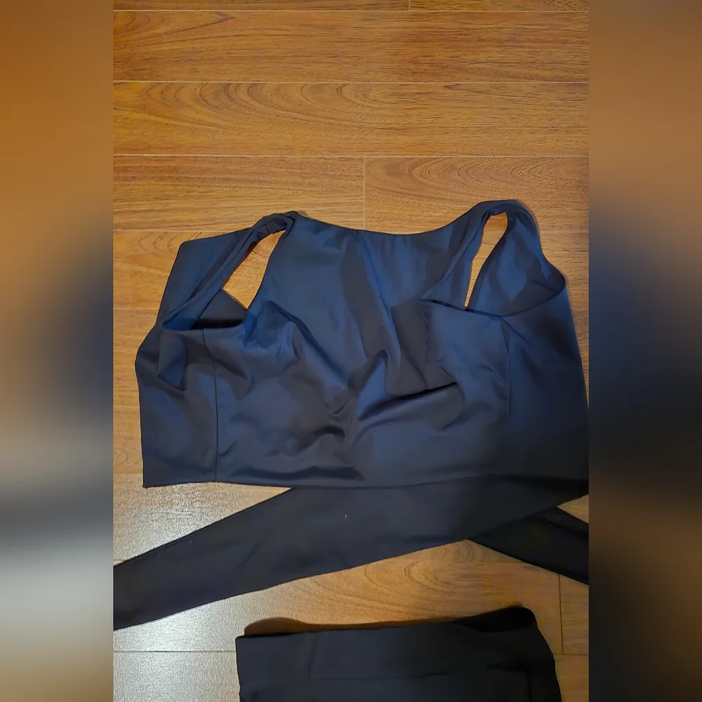 Free Label Swimsuit - Picture 2 of 4